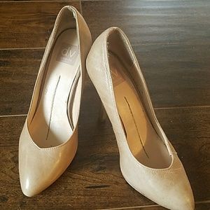 Beautiful nude leather pumps